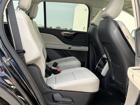 New 2026 Lincoln Aviator AWD image 18