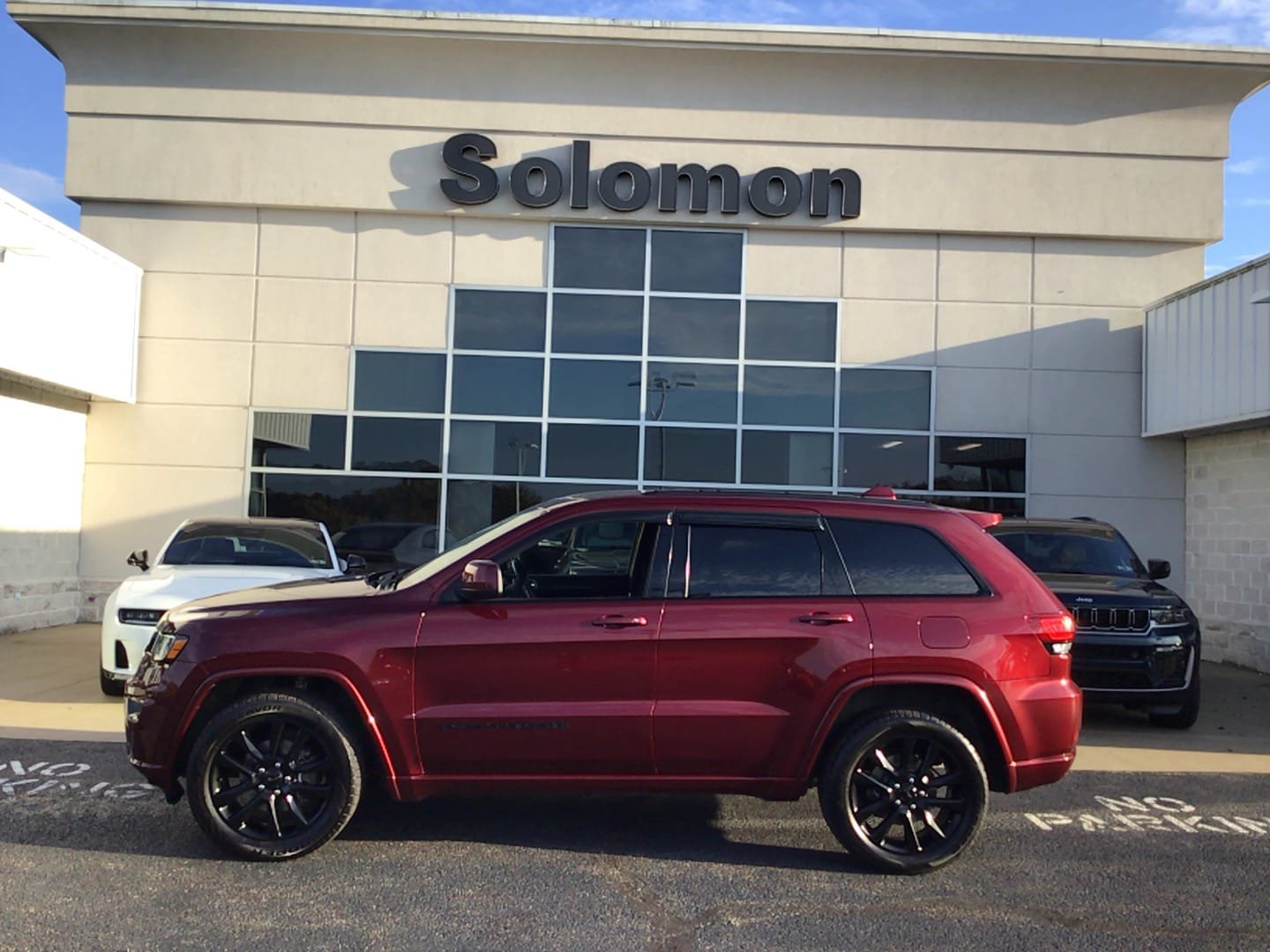 Certified 2020 Jeep Grand Cherokee Altitude AWD/4WD image 1