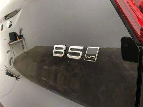 Used 2025 Volvo XC40 B5 Core image 86