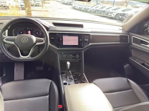 Used 2023 Volkswagen Atlas SE image 25