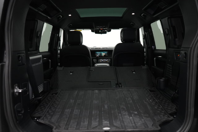 Used 2024 Land Rover Defender 110 X-Dynamic SE AWD/4WD image 53