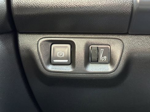 Used 2020 GMC Acadia SLE image 32