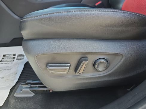 Used 2023 Toyota Highlander XSE FWD image 18