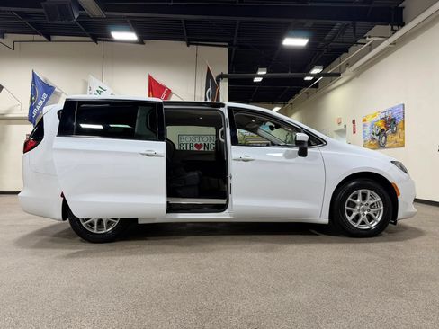 Used 2022 Chrysler Voyager LX w/ Fleet Security Group FWD image 27