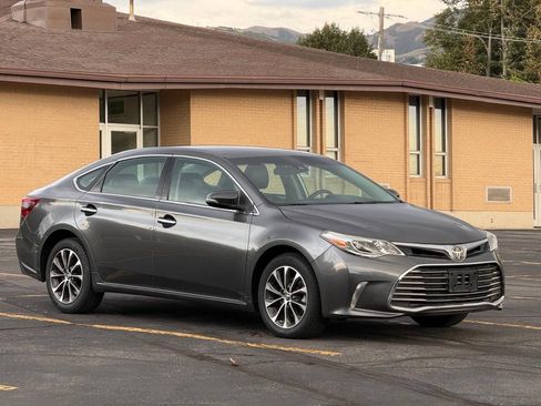Used 2018 Toyota Avalon XLE FWD image 7