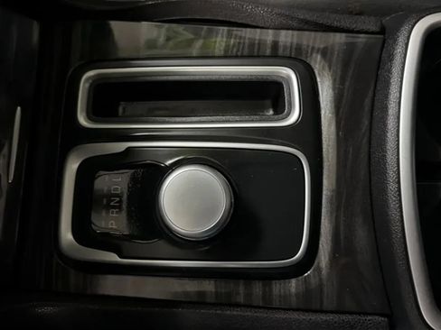Used 2016 Chrysler 300 Limited RWD image 13