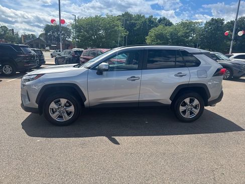 Used 2025 Toyota RAV4 XLE AWD/4WD image 4