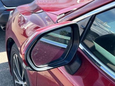 Certified 2018 Toyota Camry SE w/ Moonroof Package image 18