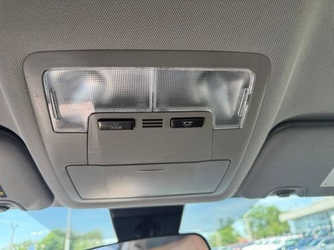 Used 2018 Toyota Highlander LE AWD/4WD image 19