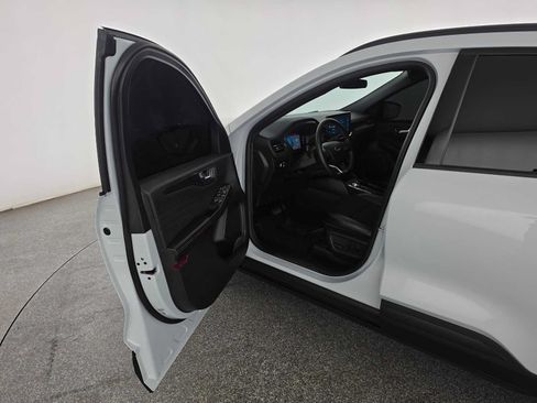 Used 2025 Ford Escape ST-Line w/ Tech Pack #1 FWD image 19