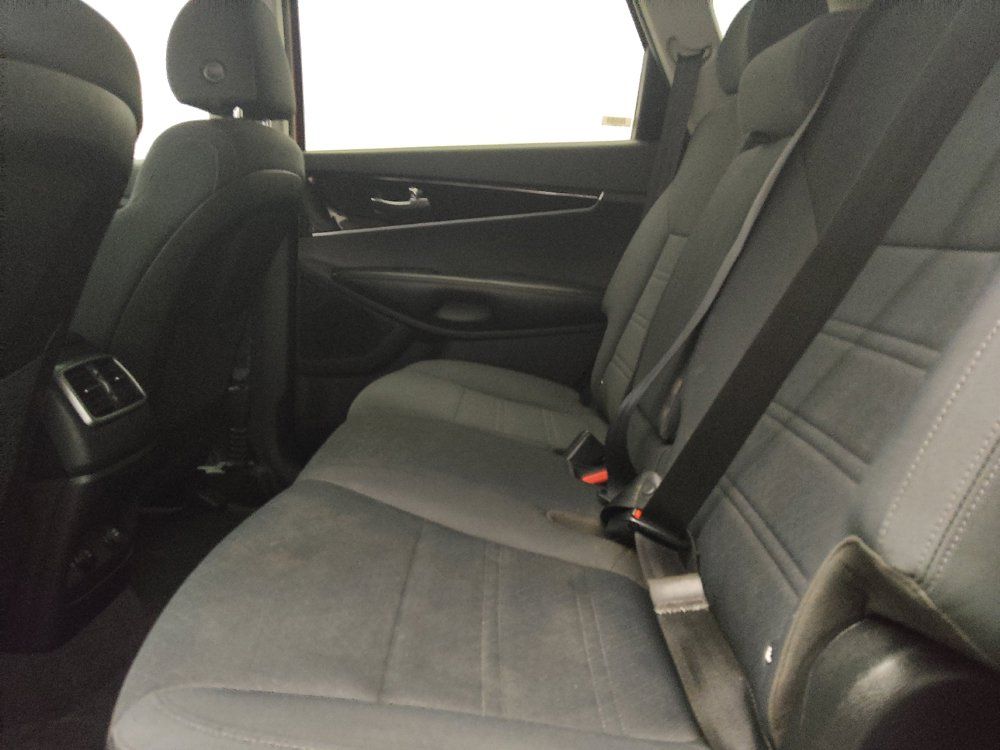 Used 2020 Kia Sorento FWD V6 image 18