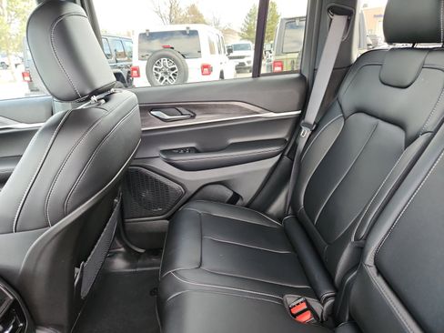 Used 2025 Jeep Grand Cherokee Limited w/ Trailer Tow Package image 17