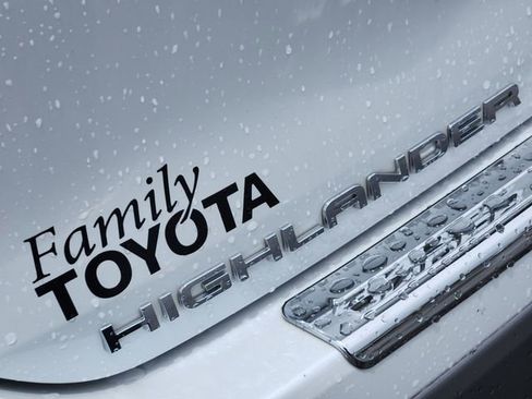 Certified 2024 Toyota Highlander Platinum AWD/4WD image 7