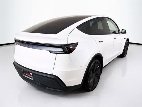 Used 2026 Tesla Model Y 2WD image 14