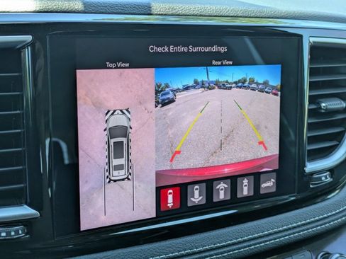 Used 2023 Chrysler Pacifica Limited FWD image 15
