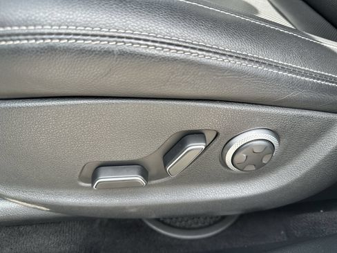 Used 2025 Genesis GV70 2.5T AWD/4WD image 16