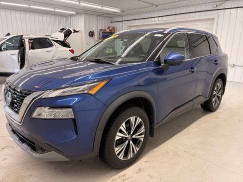Used 2021 Nissan Rogue SV AWD/4WD image 3