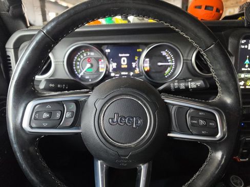 Used 2021 Jeep Wrangler Unlimited Sahara w/ Cold Weather Group AWD/4WD image 8