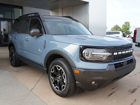 New 2025 Ford Bronco Sport Outer Banks w/ Outer Banks Tech Package+ AWD/4WD image 3
