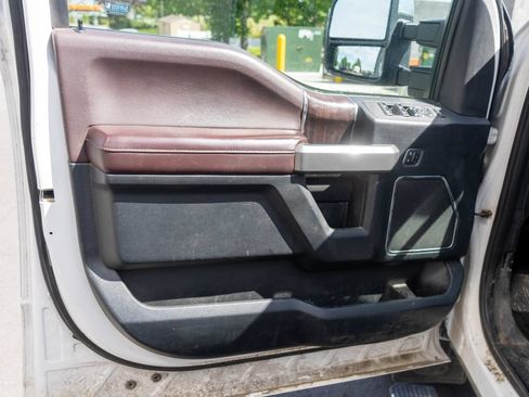 Used 2017 Ford F350 Platinum w/ Platinum Ultimate Package AWD/4WD image 25