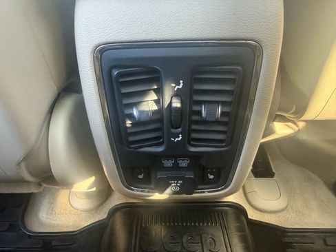 Used 2014 Jeep Grand Cherokee Overland w/ Advanced Technology Group AWD/4WD image 36