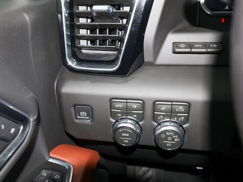 New 2026 GMC Sierra 3500 Denali Ultimate w/ LPO, Black Badging Package AWD/4WD image 30