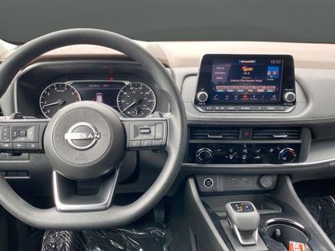 Used 2023 Nissan Rogue S FWD image 11