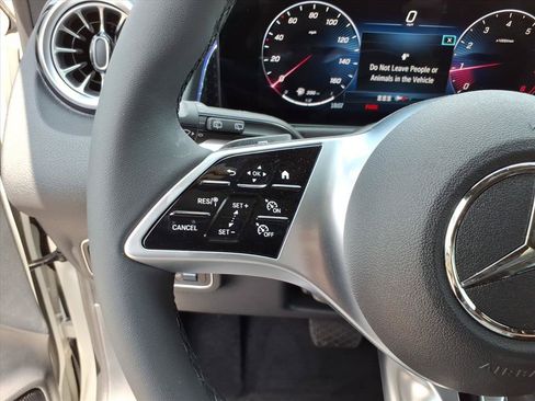 Used 2026 Mercedes-Benz GLB 250 4MATIC image 15