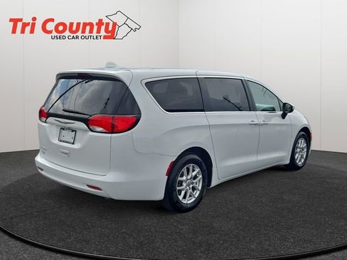Used 2017 Chrysler Pacifica Touring FWD image 8