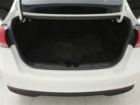 Used 2017 Kia Forte LX image 15