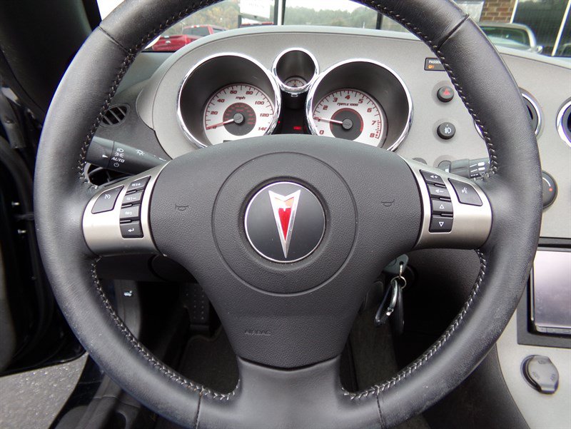 Used 2007 Pontiac Solstice Convertible w/ Premium Package RWD image 46