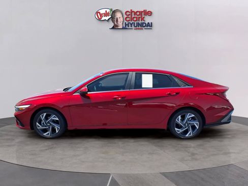 Certified 2025 Hyundai Elantra Limited FWD image 2