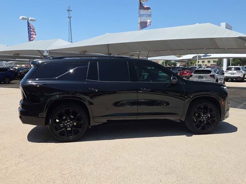 Used 2024 Chevrolet Traverse RS w/ LPO, Floor Liner Package FWD image 9