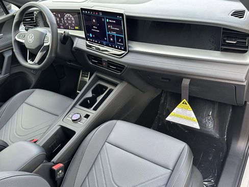 New 2026 Volkswagen Tiguan SE R-Line AWD/4WD image 12