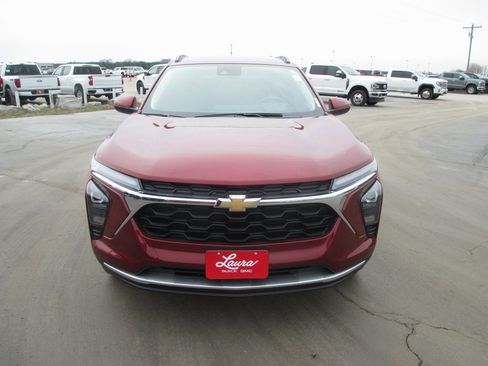 Certified 2025 Chevrolet Trax LT image 11