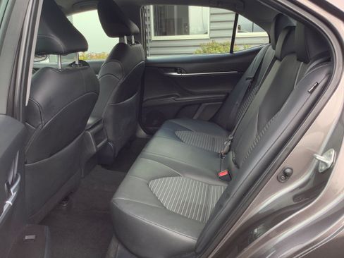 Used 2023 Toyota Camry SE FWD image 11