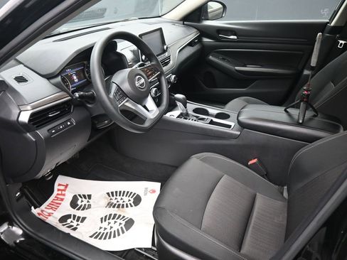 Used 2025 Nissan Altima 2.5 SV image 21