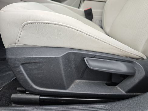 Used 2020 Volkswagen Jetta SE w/ SE Cold Weather Package FWD image 28
