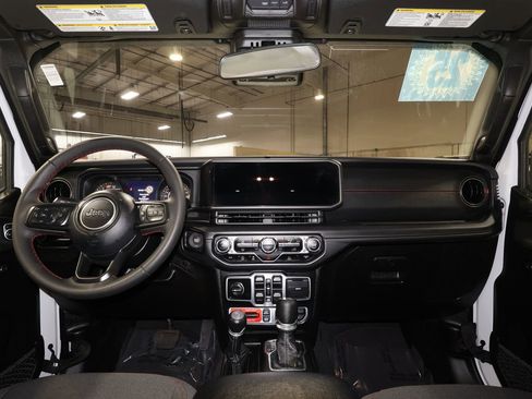 Used 2025 Jeep Wrangler Unlimited Rubicon image 28