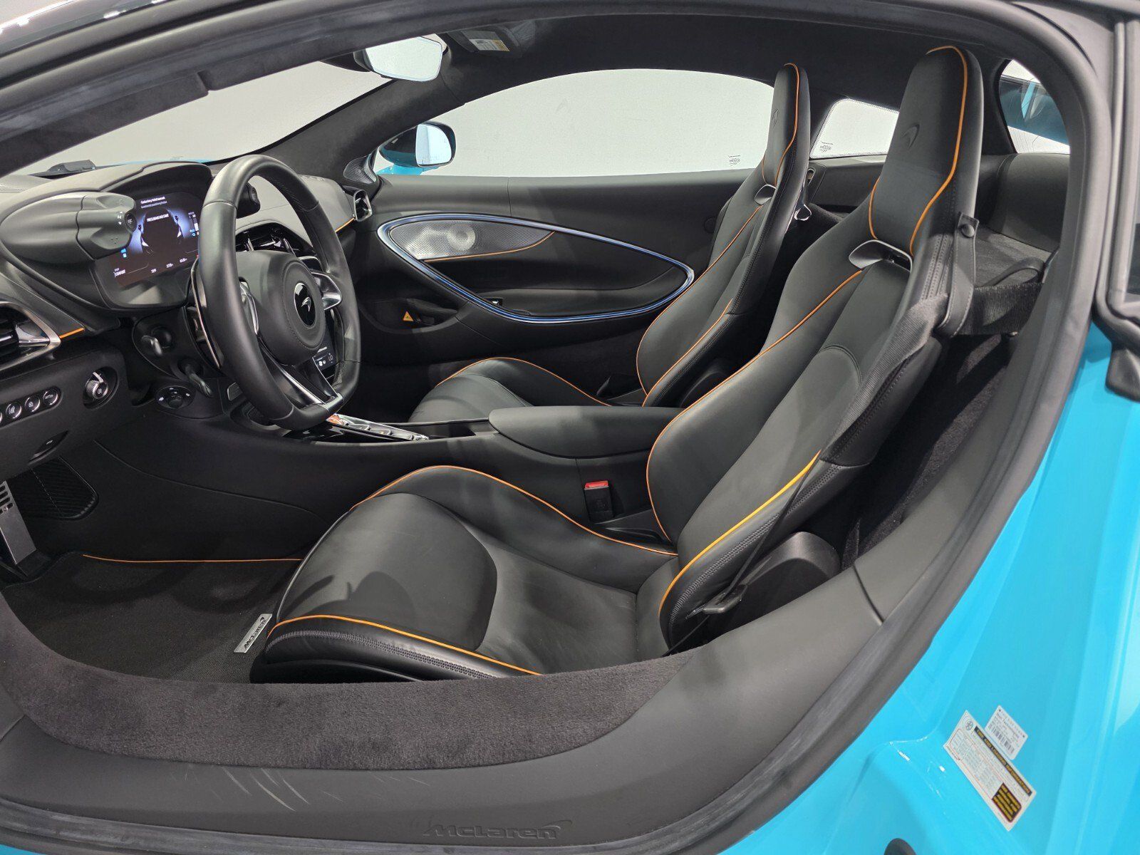 Used 2025 McLaren Artura RWD image 6