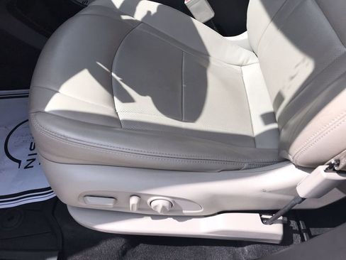 Used 2019 Buick Enclave Essence FWD image 12