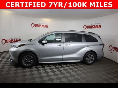 Used 2024 Toyota Sienna XLE w/ XLE Plus Package AWD/4WD image 7