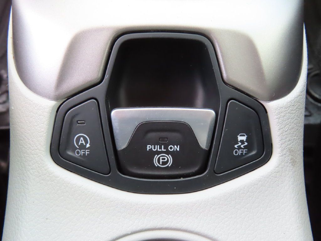Used 2019 Jeep Compass Latitude w/ Popular Equipment Group FWD image 9