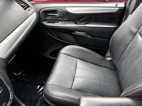 Used 2019 Dodge Grand Caravan GT image 24