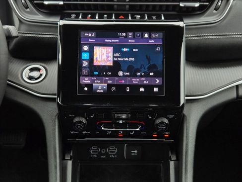 Used 2025 Jeep Grand Cherokee L Laredo RWD image 17