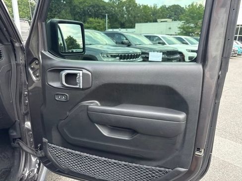 Used 2023 Jeep Wrangler Unlimited w/ Cold Weather Group AWD/4WD image 35