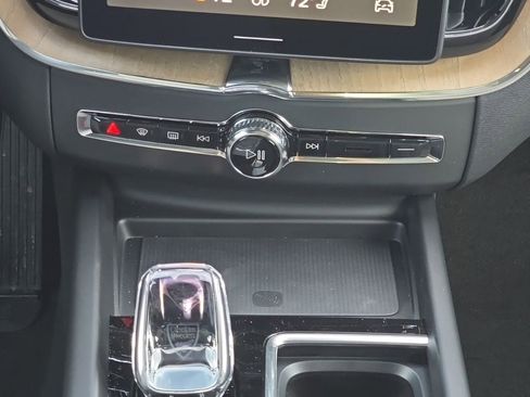 New 2026 Volvo XC60 T8 Plus w/ Climate Package AWD/4WD image 18
