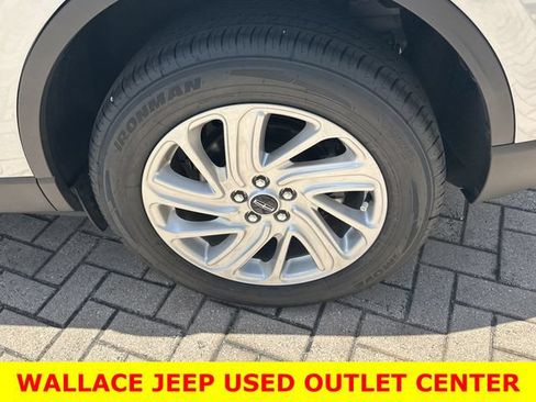 Used 2023 Lincoln Corsair FWD image 11
