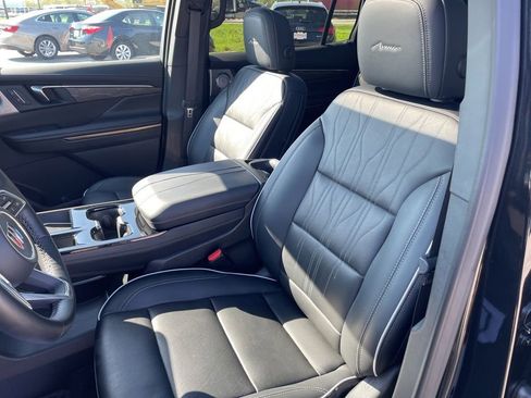 Used 2025 Buick Enclave Avenir w/ Super Cruise Package AWD/4WD image 13
