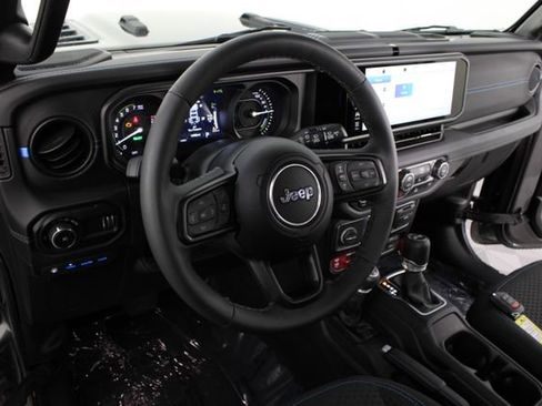 Used 2025 Jeep Wrangler Unlimited Rubicon 4xe w/ Convenience Group AWD/4WD image 8
